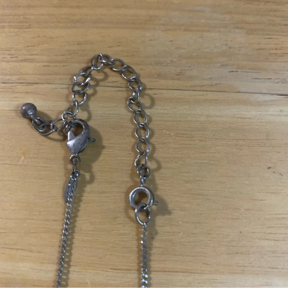 Avon silvertone cross pendant necklace 22” length - Picture 3 of 4